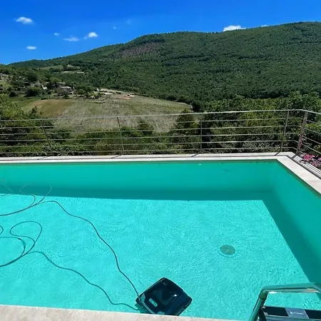 بيت للعطل Charming With Pool Onsite