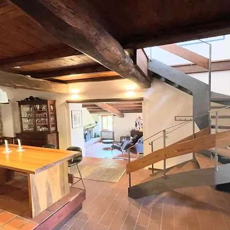 Charming With Pool Onsite