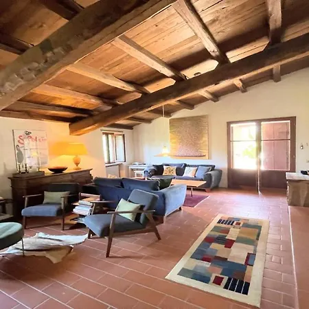 Charming With Pool Onsite *