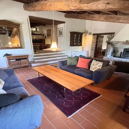 Charming With Pool Onsite